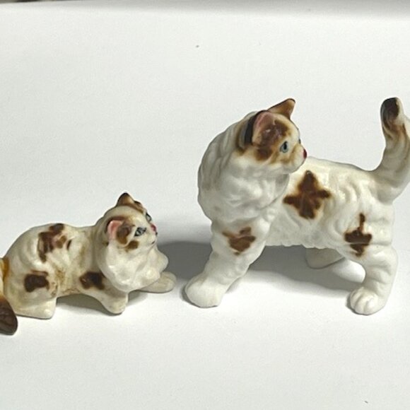 VTG Miniature Mama Cat & Kitten Porcelain Figurines White Brown Blue Eyes 2" - Picture 5 of 12